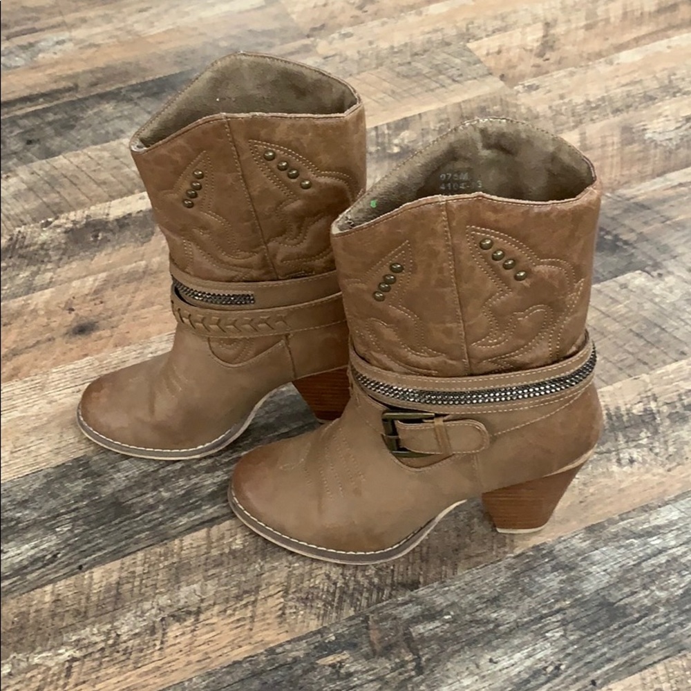 Women’s cowboy boots